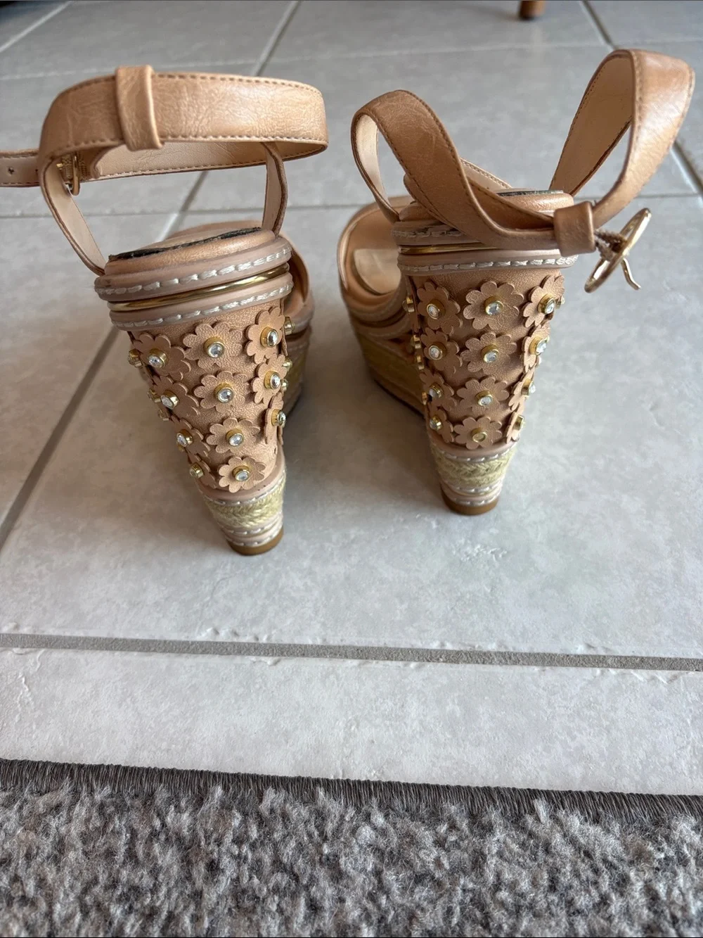 Jessica Simpson Ameeka wedge  Sandals in Tan 8.5 super cute